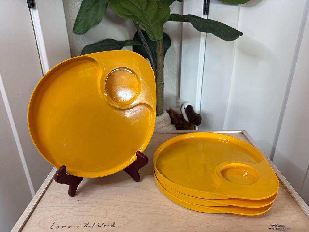 Set of 4 Vintage Sterlite Plastic Snack/Drink Tray